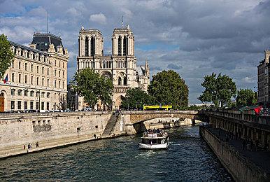 《超级猫咪模拟器》上架Steam 魔法喵探索神秘岛